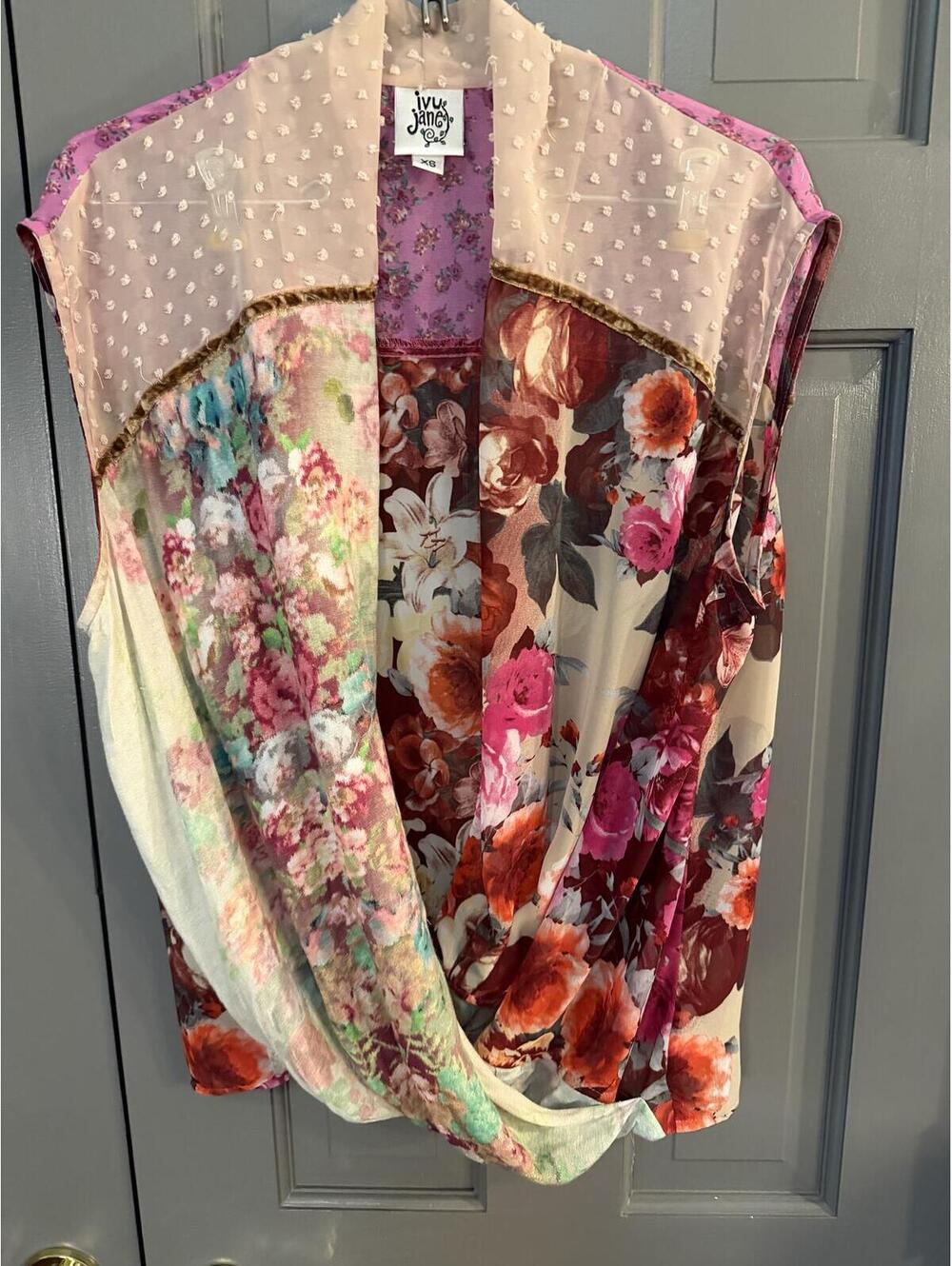 Ivy Jane Sleevelss Floral Pullover Size XS